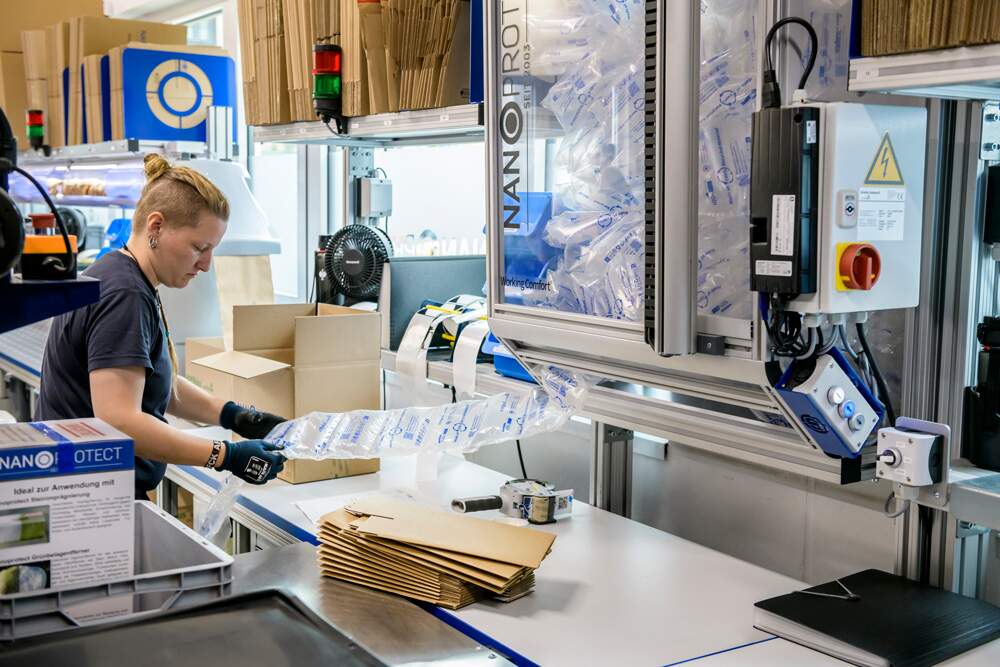 Nanoprotect GmbH - Packtisch